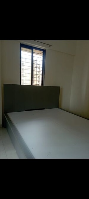 Room in 1 BHK Apartment at Raunak Unnathi Woods Phase 7 A And B, Ghodbunder Road – for Rent