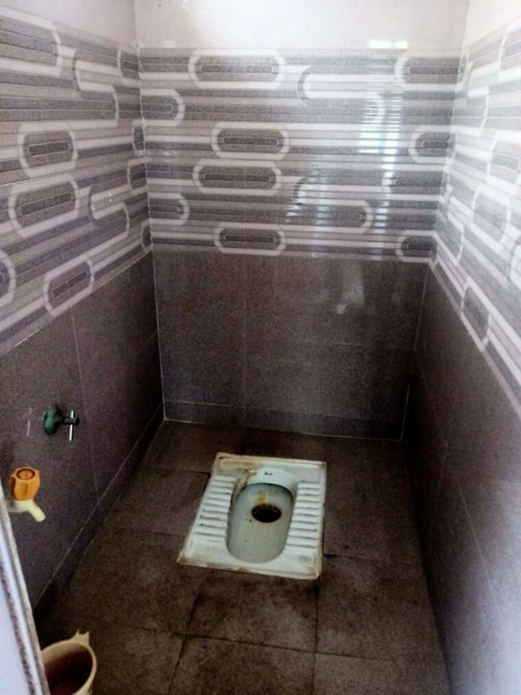 Bathroom, akshar-avenue 1 Bedroom 100 Sq.Ft. Apartment In Prahlad Nagar Ahmedabad 10358855
