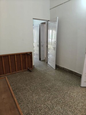 Room in 1 BHK Villa at Gulbai Tekra – for Rent