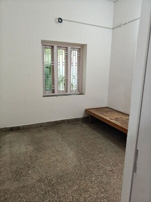 Room in 1 BHK Villa at Gulbai Tekra – for Rent