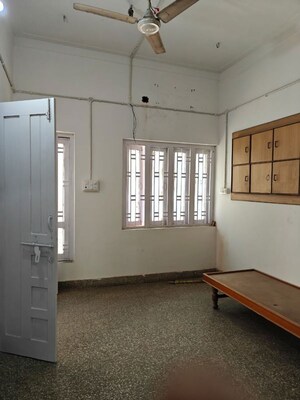 1 BHK Villa For Rent in Gulbai Tekra