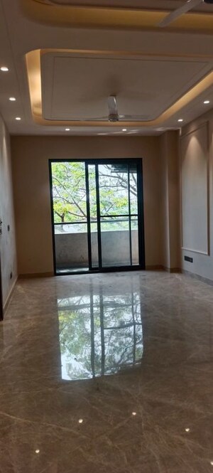 Room in 3 BHK Builder Floor at Chittaranjan Park – for Sale