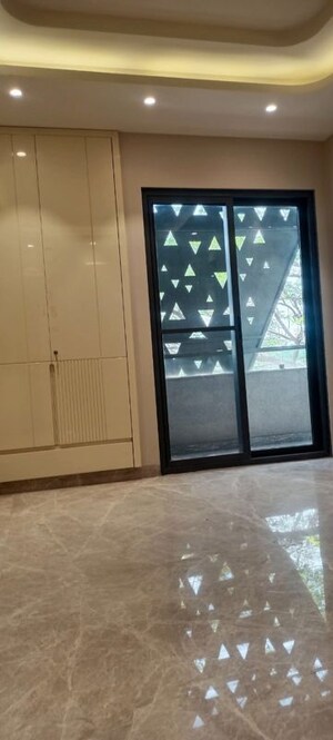 Building Lobby in 3 BHK Builder Floor at Chittaranjan Park – for Sale