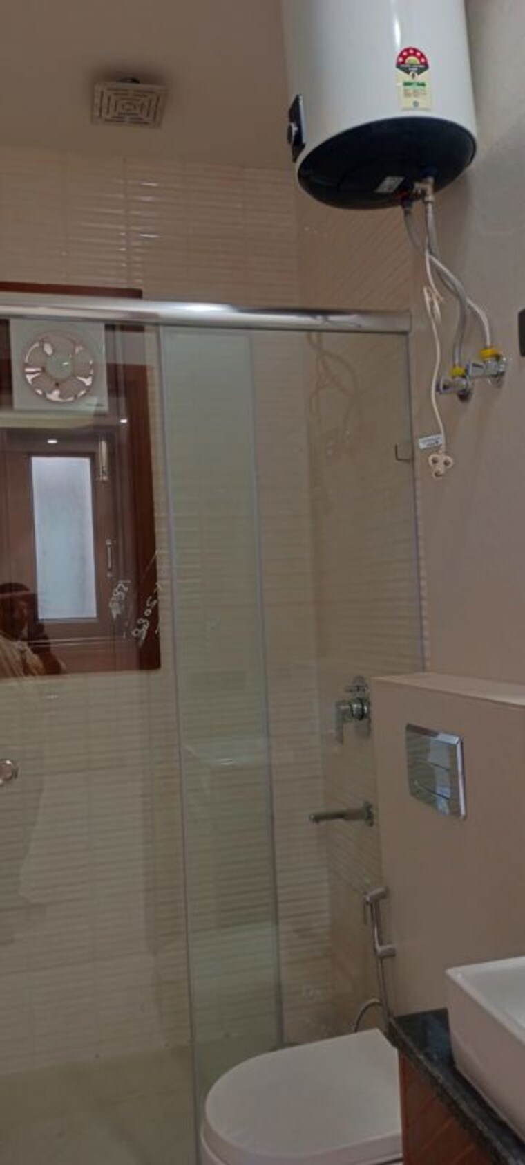 Bathroom, chittaranjan park 3 Bedroom 1500 Sq.Ft. Builder Floor In Chittaranjan Park Delhi 10358894