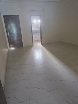 Room in 6+ BHK Independent House at RWA Apartments Sector 61, Sector 61 – for Rent