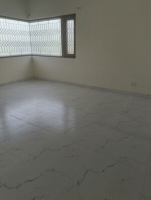 Room in 6+ BHK Independent House at RWA Apartments Sector 61, Sector 61 – for Rent