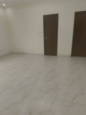 Room in 6+ BHK Independent House at RWA Apartments Sector 61, Sector 61 – for Rent