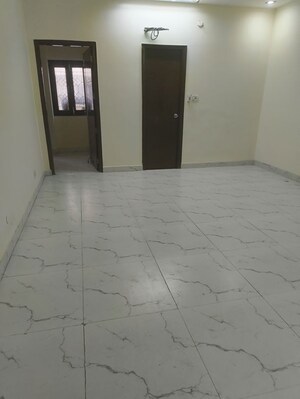 Room in 6+ BHK Independent House at RWA Apartments Sector 61, Sector 61 – for Rent