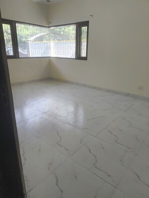 Room in 6+ BHK Independent House at RWA Apartments Sector 61, Sector 61 – for Rent