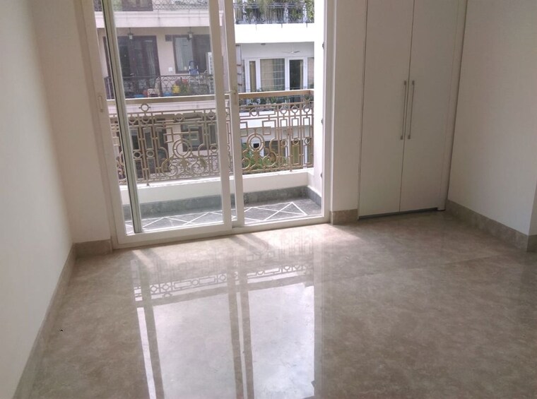 Room, sarvapriya vihar 3 Bedroom 200 Sq.Yd. Builder Floor In Sarvapriya Vihar Delhi 10358905