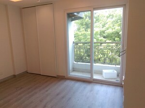 Room in 3 BHK Builder Floor at Sarvapriya Vihar – for Sale