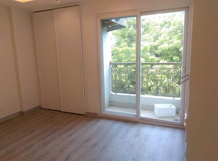 Room, sarvapriya vihar 3 Bedroom 200 Sq.Yd. Builder Floor In Sarvapriya Vihar Delhi 10358905