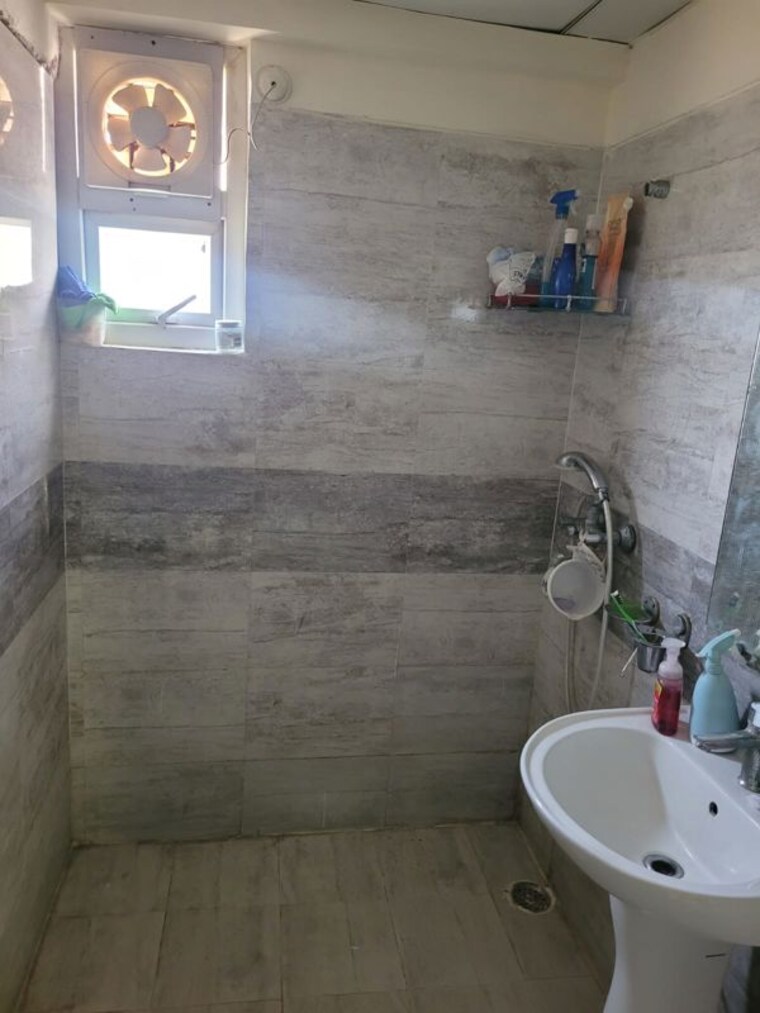Bathroom, gaurs-siddhartham 2.5 Bedroom 1185 Sq.Ft. Apartment In Siddharth Vihar Ghaziabad 10358906