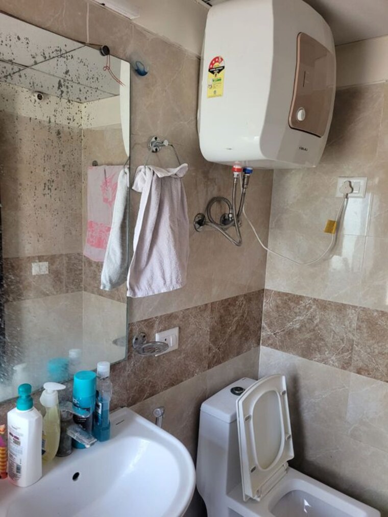Bathroom, gaurs-siddhartham 2.5 Bedroom 1185 Sq.Ft. Apartment In Siddharth Vihar Ghaziabad 10358906