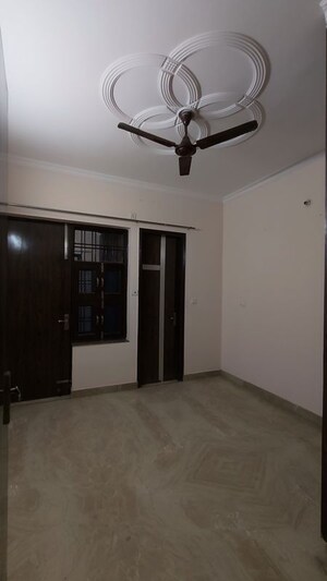 Room in 2 BHK Builder Floor at Sector 37 – for Rent
