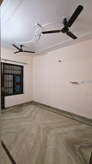 Room in 2 BHK Builder Floor at Sector 37 – for Rent
