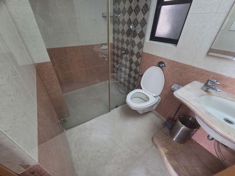 Bathroom, hiranandani-glen-croft 3 Bedroom 1350 Sq.Ft. Apartment In Powai Mumbai 10358920
