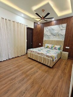 3 BHK + Servant Room Apartment For Rent in Sector 5