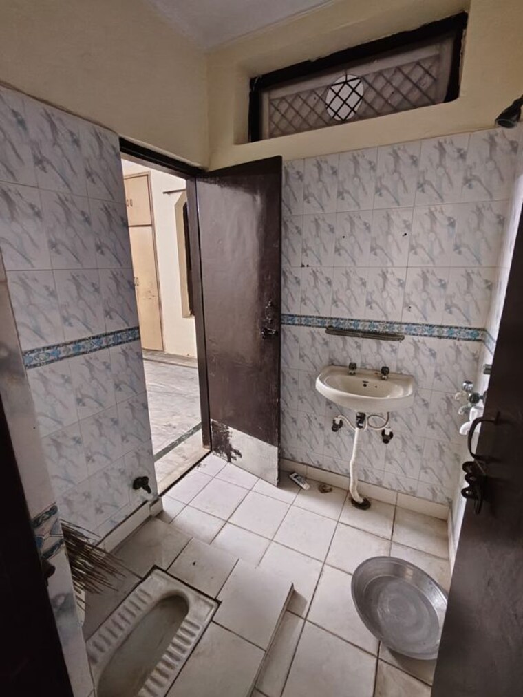 Bathroom, ashoka-enclave-3 2 Bedroom 1100 Sq.Ft. Builder Floor In Sector 35 Faridabad 10358979