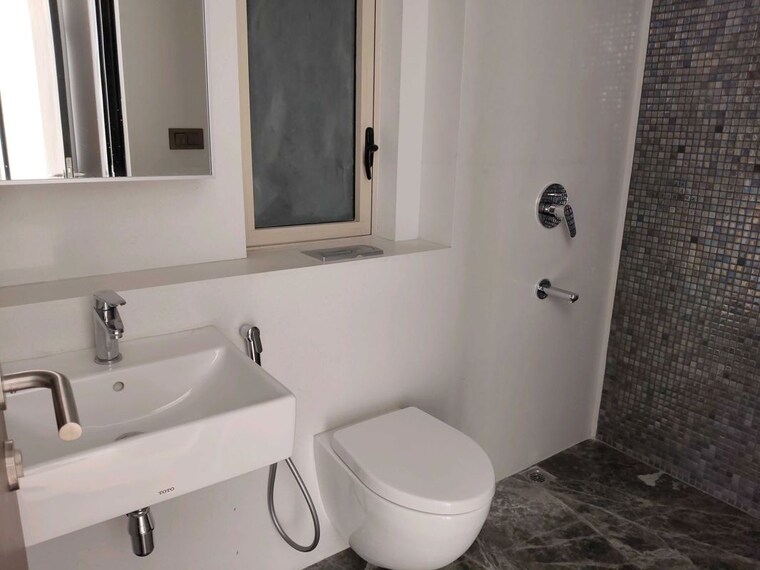 Bathroom, lodha-the-park 3 Bedroom 1334 Sq.Ft. Apartment In Worli Mumbai 10358993
