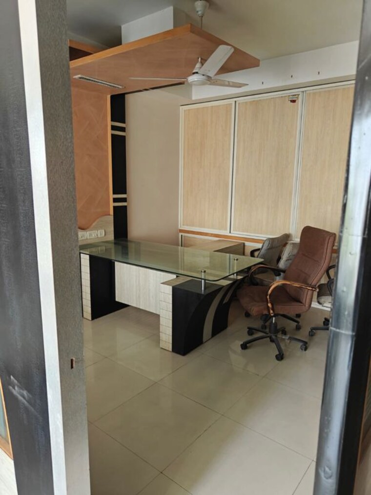 Team Area, satellite Commercial Office Space 1000 Sq.Ft. In Satellite Ahmedabad 10358995