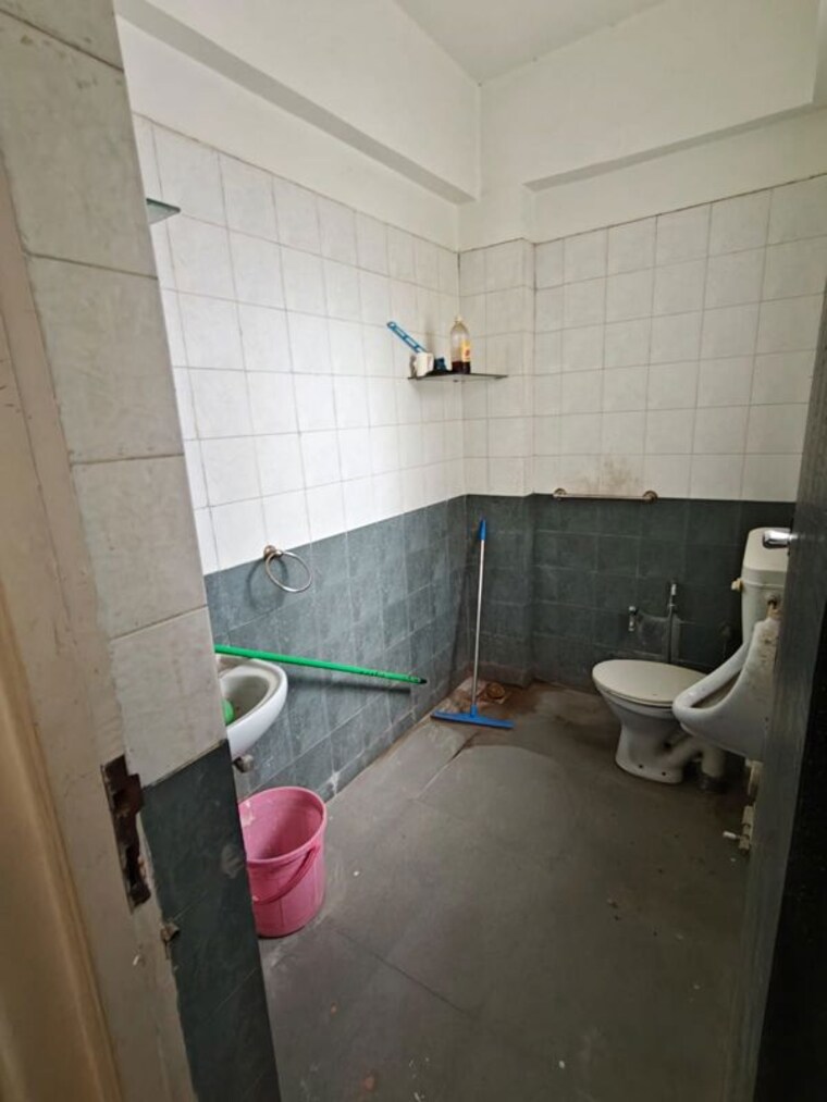 Bathroom, satellite Commercial Office Space 1000 Sq.Ft. In Satellite Ahmedabad 10358995
