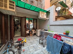 Parking in 3 BHK Builder Floor at Rajouri Garden – for Rent