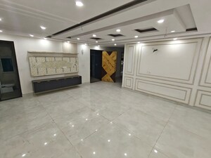 Parking in 3 BHK Builder Floor at Rajouri Garden – for Rent
