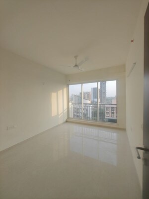 Room in 4 BHK Apartment at Seawoods – for Rent