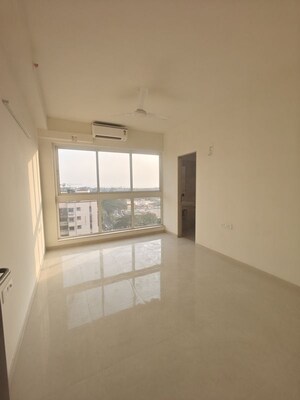 Room in 4 BHK Apartment at Seawoods – for Rent