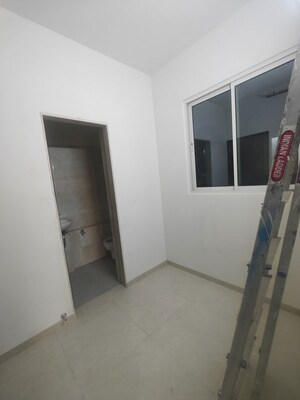 Room in 4 BHK Apartment at Seawoods – for Rent