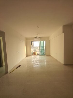 Room in 4 BHK Apartment at Seawoods – for Rent