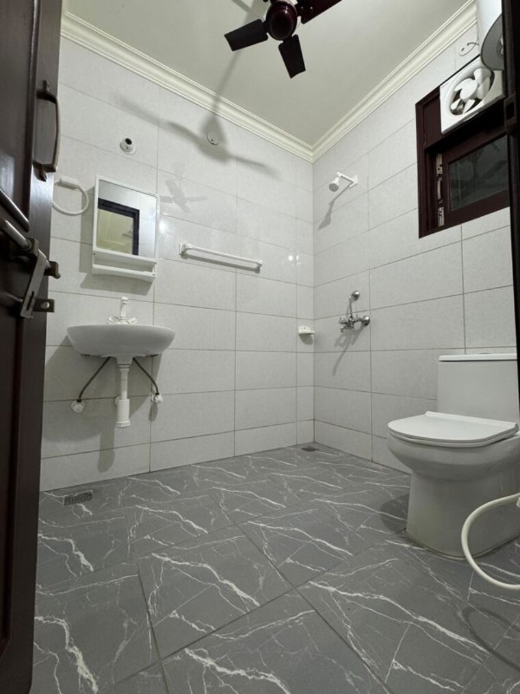 Bathroom, chattarpur 1 Bedroom 460 Sq.Ft. Apartment In Chattarpur Delhi 10359059