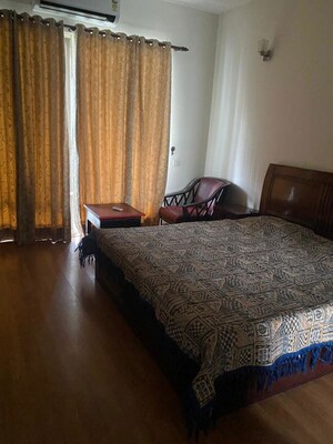 Bedroom in 3 BHK Builder Floor at Smart World Orchard, Sector 61 – for Sale