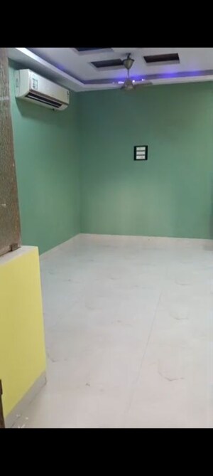 Room in 4 BHK Villa at Kurla – for Rent