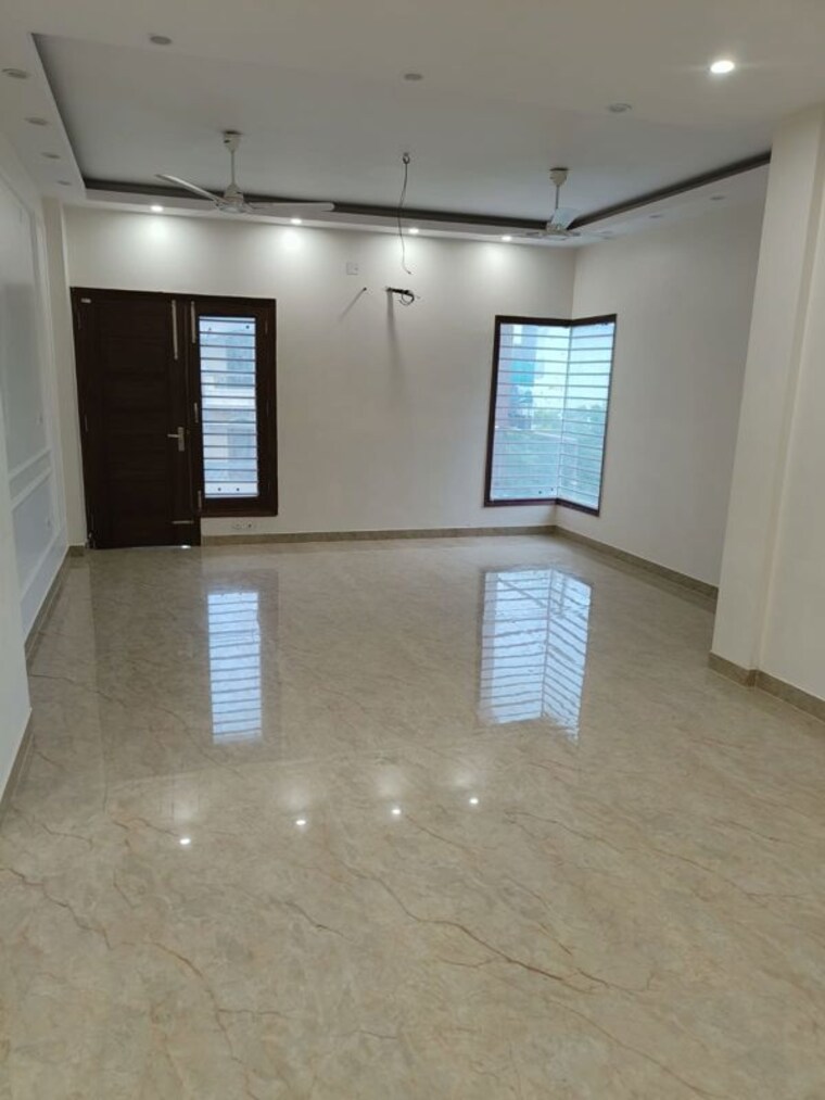 Living Room, greenwood-city 6+ Bedroom 270 Sq.Yd. Villa In Sector 40 Gurgaon 10359091