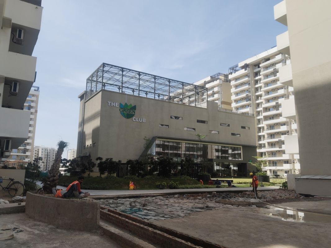 5 BHK + Servant Room 5750 Sq.Ft. Apartment in Maya Green Lotus Utsav