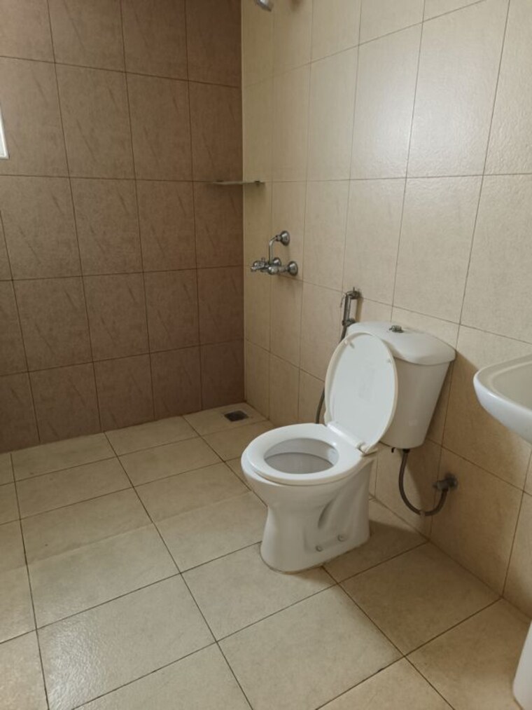 Bathroom, prestige-royale-gardens 2 Bedroom 1305 Sq.Ft. Apartment In Gantiganahalli Bangalore 10359104