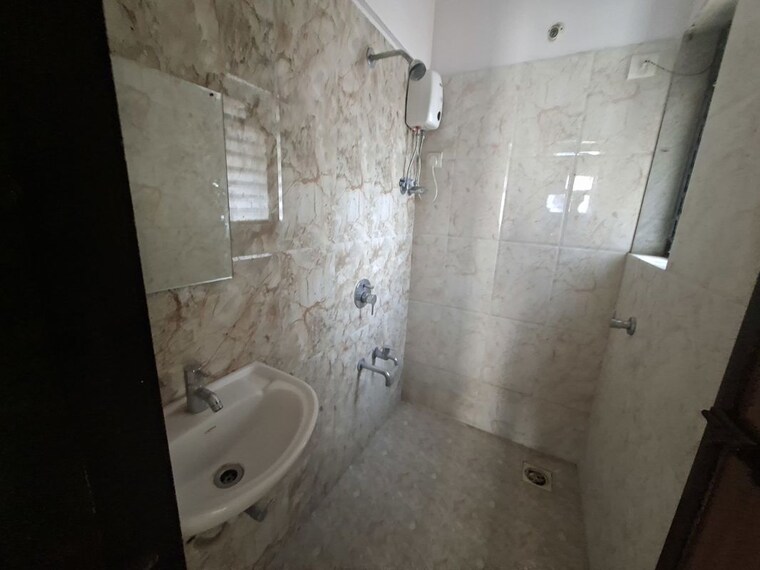 Bathroom, raunak-heights 1 Bedroom 450 Sq.Ft. Apartment In Ghodbunder Road Thane 10359109