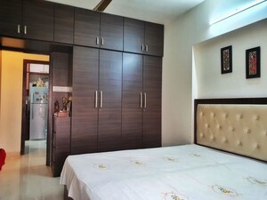 Room in 2 BHK Apartment at Blumen Apartments, Vikhroli West – for Rent