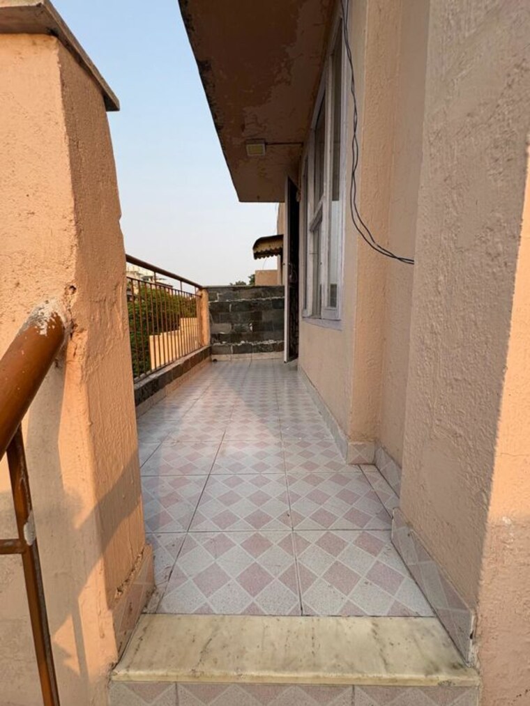 Balcony, kalkaji 3 Bedroom 1500 Sq.Ft. Apartment In Kalkaji Delhi 10359233