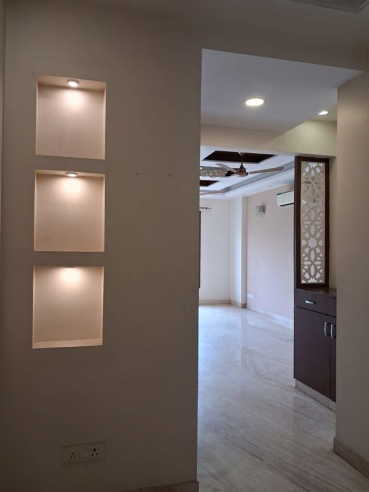 Bedroom, chittaranjan park 3 Bedroom 160 Sq.Yd. Builder Floor In Chittaranjan Park Delhi 10359235