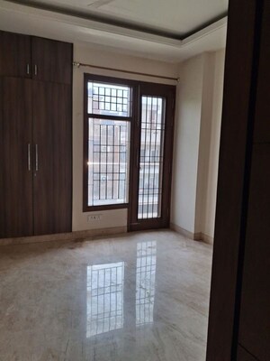 Bedroom in 3 BHK Builder Floor at Chittaranjan Park – for Rent