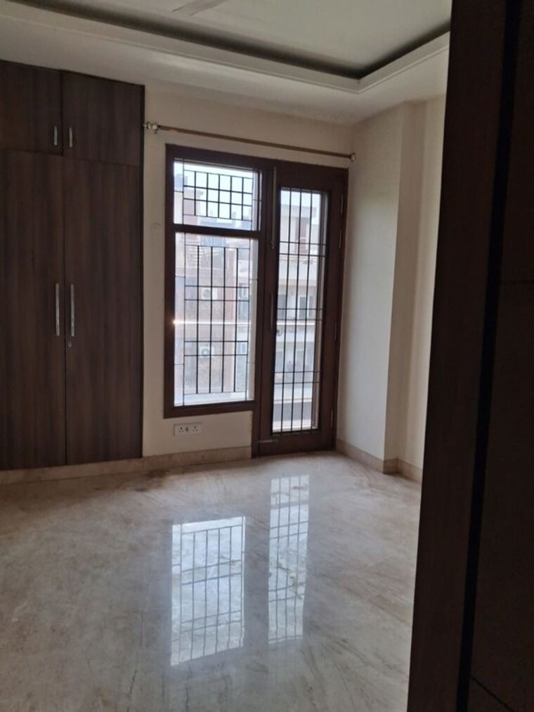 Bedroom, chittaranjan park 3 Bedroom 160 Sq.Yd. Builder Floor In Chittaranjan Park Delhi 10359235