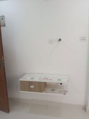 Furnished Amenities in 1 BHK Apartment at Lakdi Ka Pul – for Rent