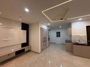 Room in 2 BHK Apartment at Candeur 40, Miyapur – for Rent