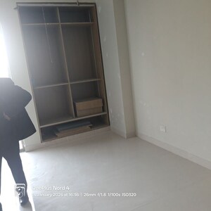 Room in 3 BHK Apartment at Omaxe R2, Gomti Nagar – for Sale