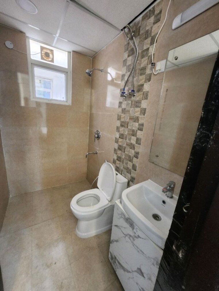 Bathroom, signature-global-park-4-and-5 3.5 Bedroom 1120 Sq.Ft. Builder Floor In Sohna Sector 36 Gurgaon 10359282