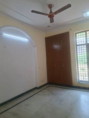 Room in 2 BHK Builder Floor at RWA Apartments Sector 52, Sector 52 – for Rent