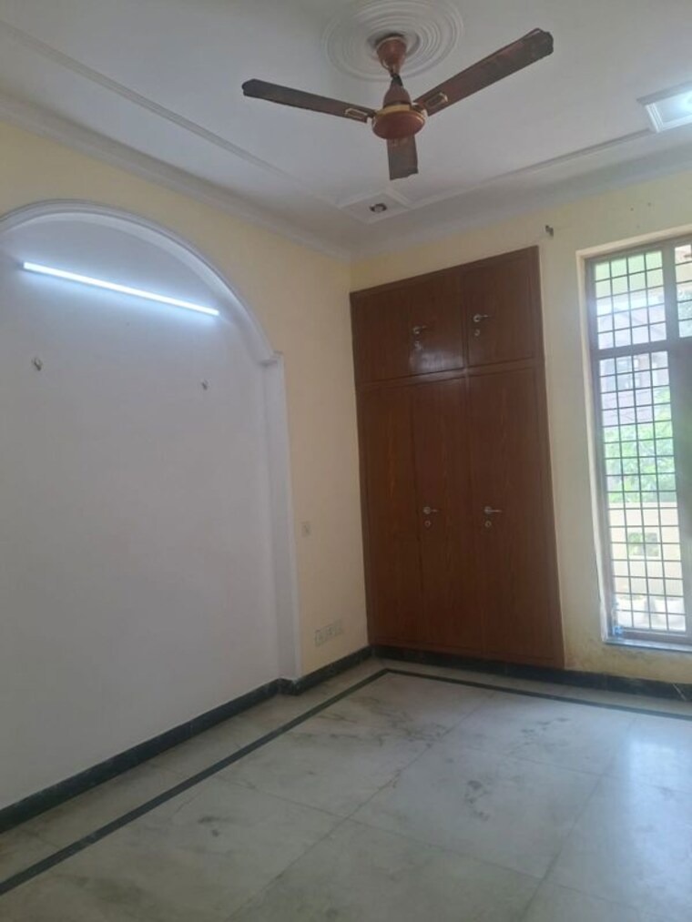 Room, rwa-apartments-sector-52 2 Bedroom 162 Sq.Mt. Builder Floor In Sector 52 Noida 10359286